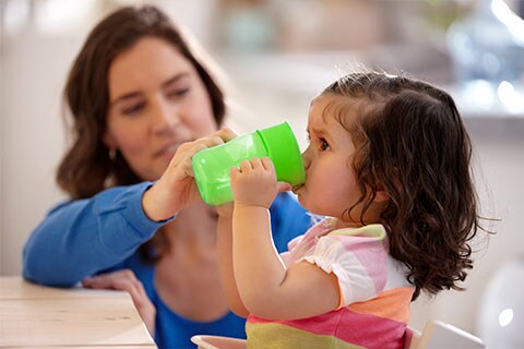 完美配搭：尋找最適合的飲水杯以支持寶寶的發育階段