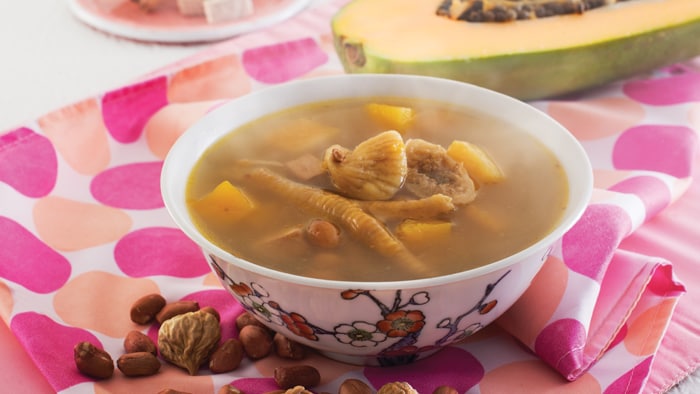 Chicken Feet Soup with Fig, Papaya and Peanut