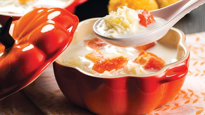 Steamed papaya and snow fungus with milk