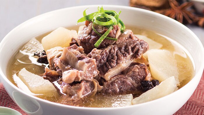 Beef brisket and radish in clear broth