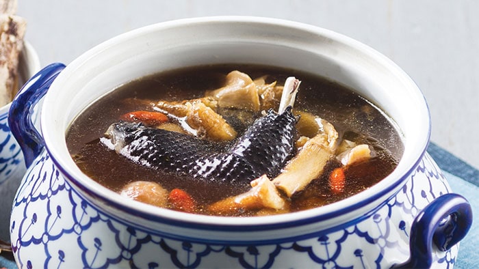 Silky fowl soup with sea conch and ginseng