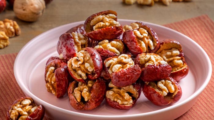 Dried red dates with walnut